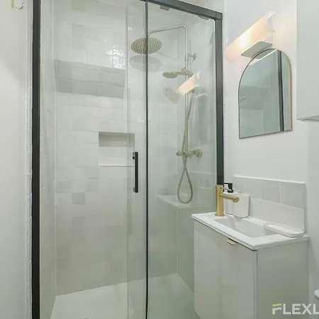 Apartment 5 Min From Gare De Lest Lively & Cultural Area