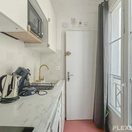 5 Min From Gare De Lest Lively & Cultural Area Apartment *