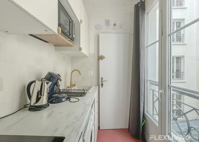 5 Min From Gare De Lest Lively & Cultural Area Apartment *