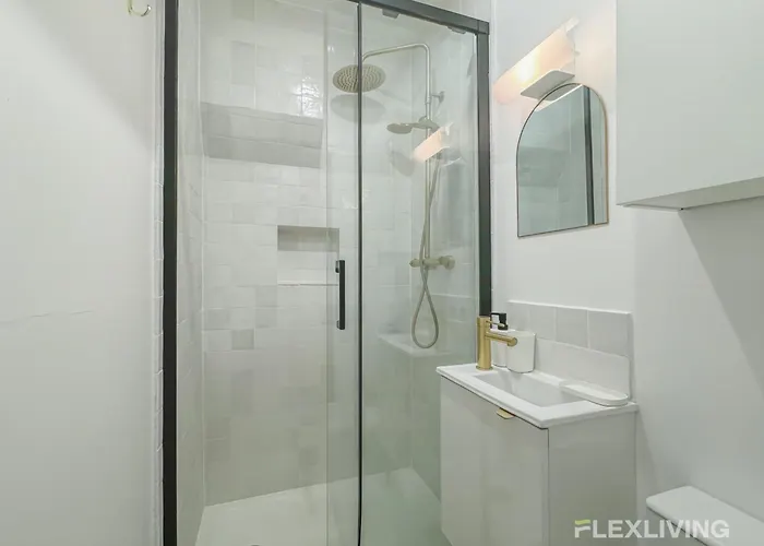 Apartment 5 Min From Gare De Lest Lively & Cultural Area